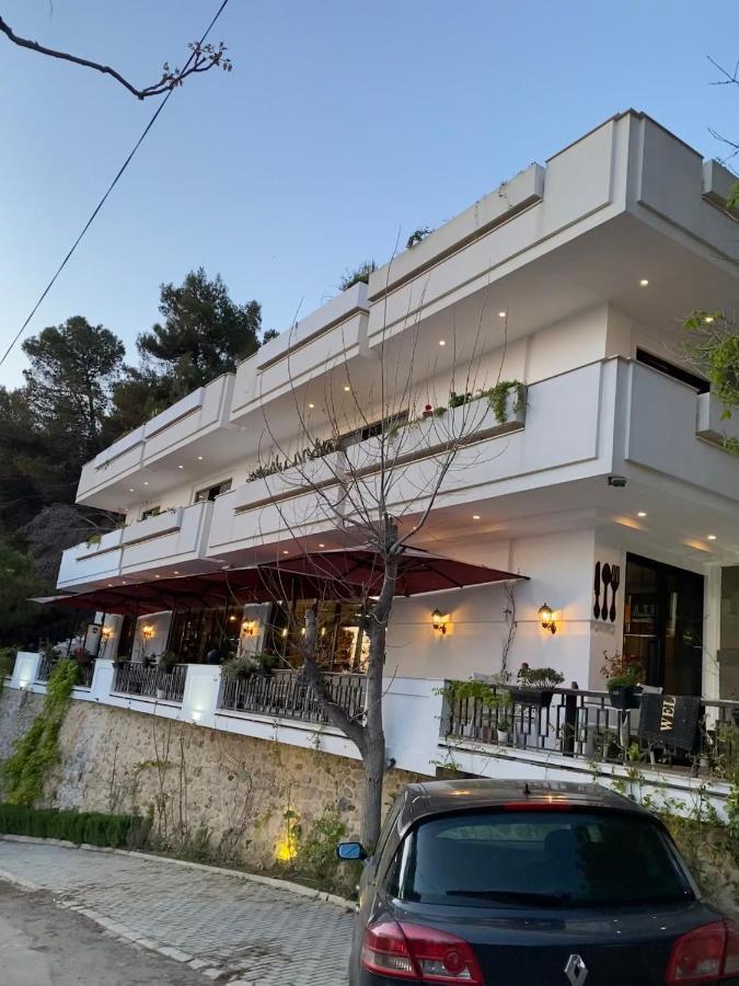 Villa D Hotel-Restaurant-Private Beach Дуррес Экстерьер фото