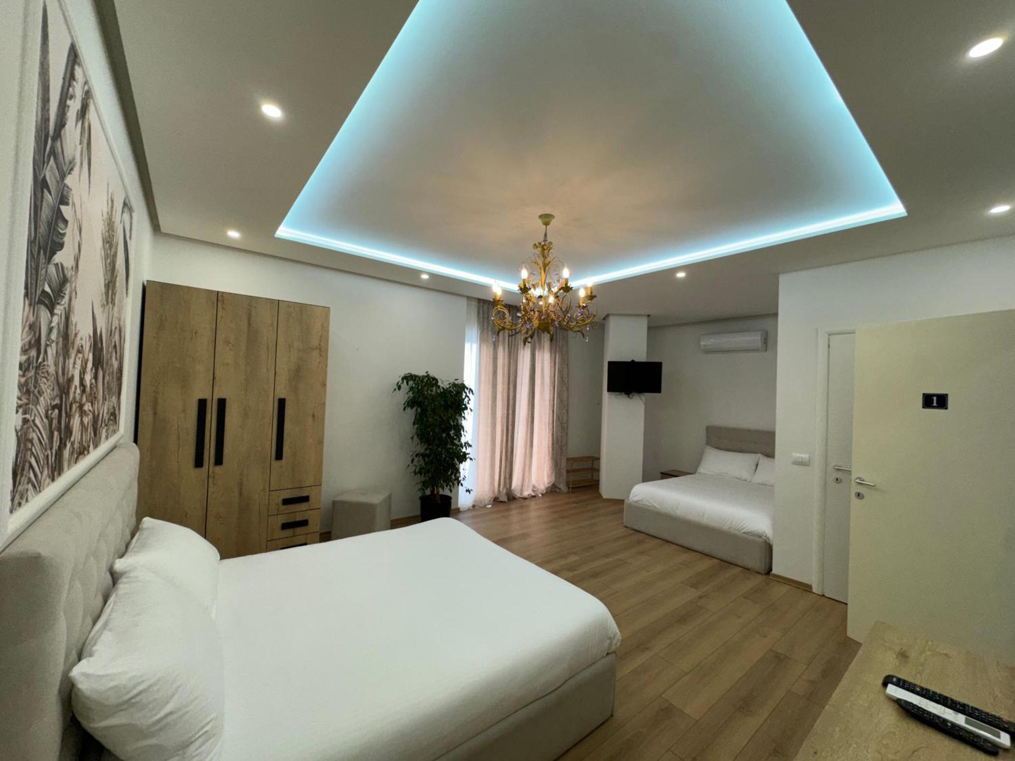 Villa D Hotel-Restaurant-Private Beach Дуррес Экстерьер фото